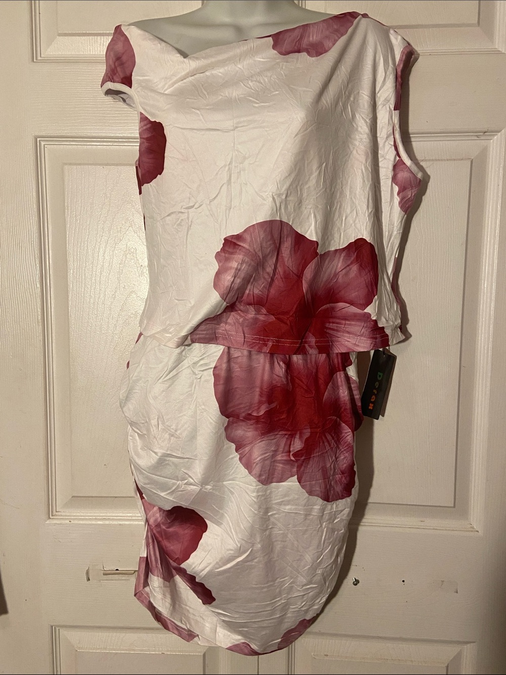 DERAX White Top and Skirt 2 pcs Set w/Large Pink-Red Floral Print XXL NWT